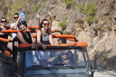 Nacht Jeep Safari und Unterhaltung in Alanya