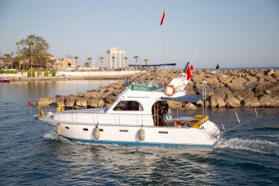 Private Motoryacht-Tour mit Kapitän Hasan